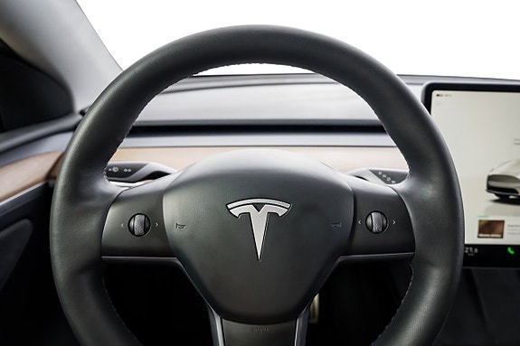 Tesla Model Y 12 of 23