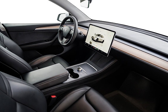 Tesla Model Y 18 of 23