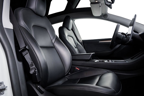Tesla Model Y 20 of 23