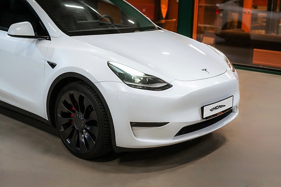 Tesla Model Y 2 of 23