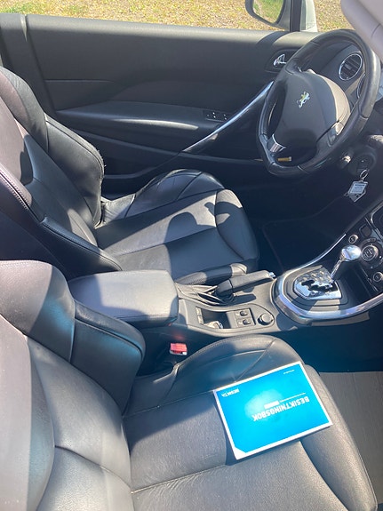 Peugeot 308 2 of 5