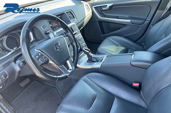 Volvo V60 Cross Country 7 of 23