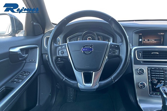 Volvo V60 Cross Country 10 of 23