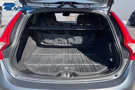 Volvo V60 Cross Country 18 of 23