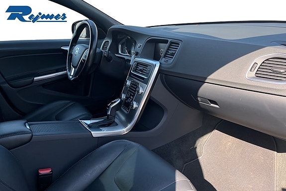 Volvo V60 Cross Country 15 of 23