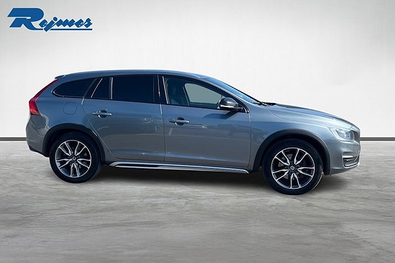 Volvo V60 Cross Country 21 of 23