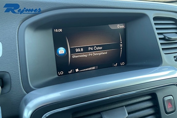 Volvo V60 Cross Country 12 of 23