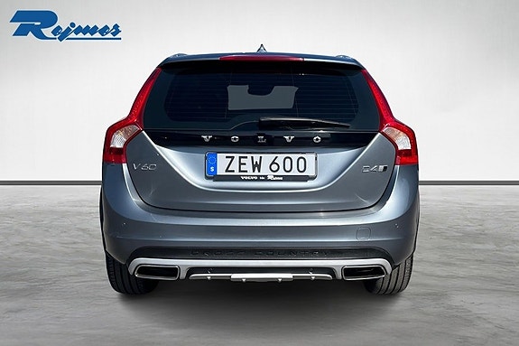 Volvo V60 Cross Country 4 of 5