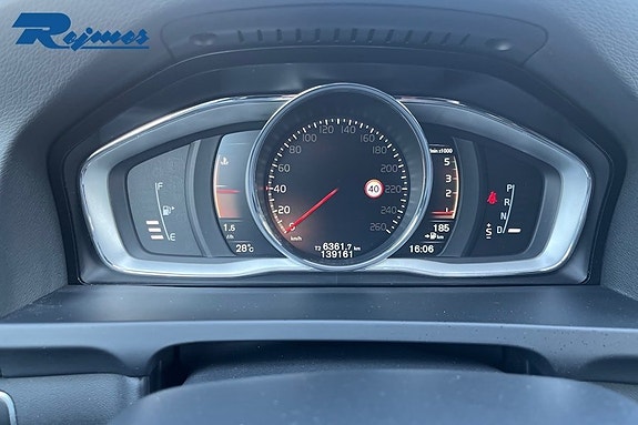 Volvo V60 Cross Country 11 of 23