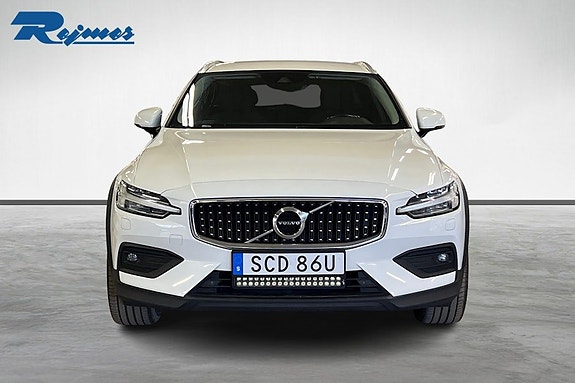 Volvo V60 Cross Country 4 of 5