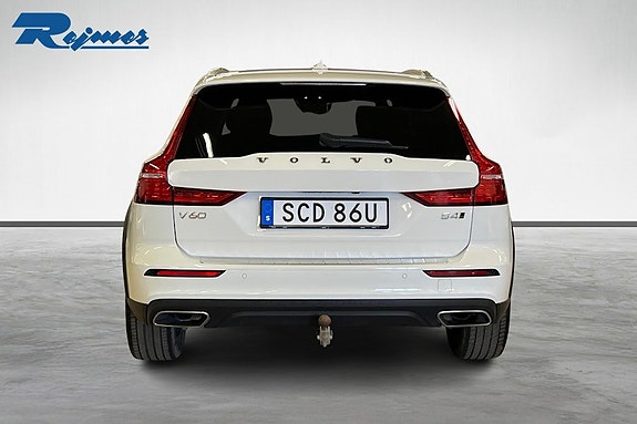 Volvo V60 Cross Country 3 of 5