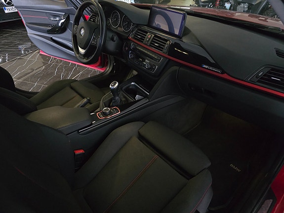 BMW 320d 10 of 16