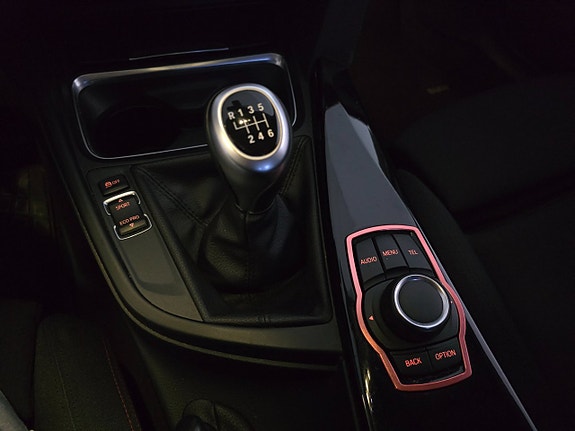 BMW 320d 11 of 16