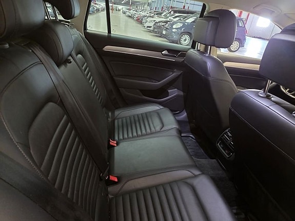 Volkswagen Passat Alltrack 5 of 5