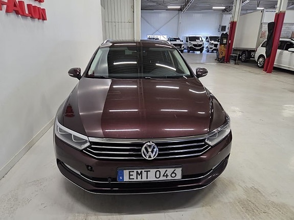 Volkswagen Passat Alltrack 2 of 5