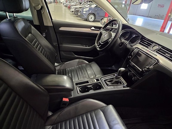 Volkswagen Passat Alltrack 4 of 5