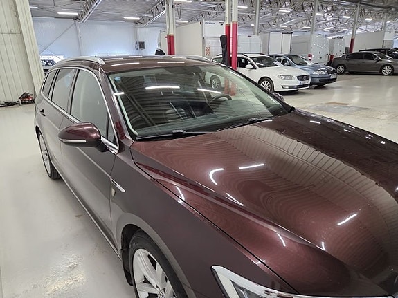 Volkswagen Passat Alltrack 3 of 5