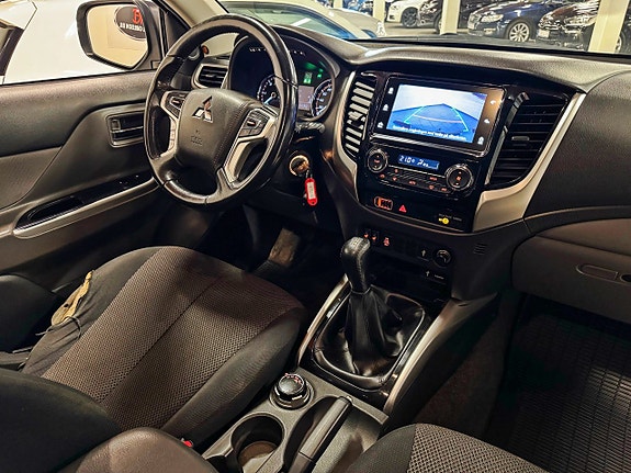 Mitsubishi L200 Club Cab 3 of 5