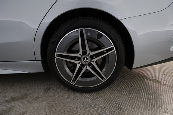Mercedes-Benz C200 23 of 24