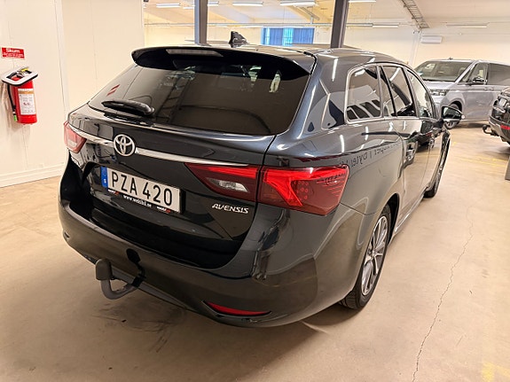 Toyota Avensis 5 of 5