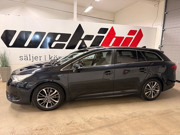 Toyota Avensis 2 of 5