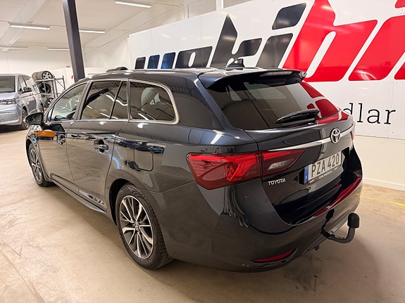 Toyota Avensis 3 of 5