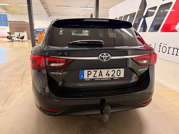 Toyota Avensis 4 of 5