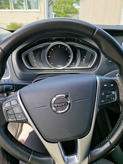 Volvo V40 Cross Country 8 of 13