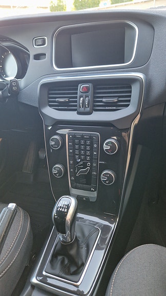 Volvo V40 Cross Country 11 of 13
