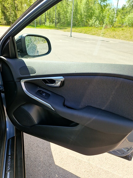 Volvo V40 Cross Country 6 of 13
