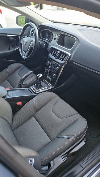 Volvo V40 Cross Country 9 of 13