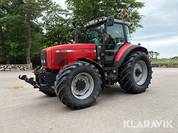 Traktor Massey Ferguson 8220 med powershift