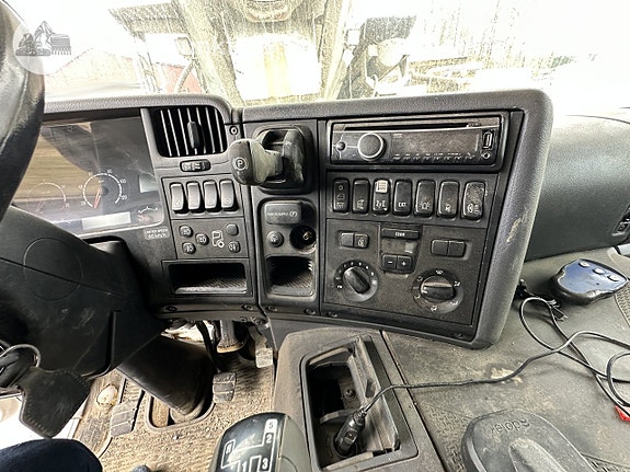 Scania p320 med en schwing Betongpump 22 of 27