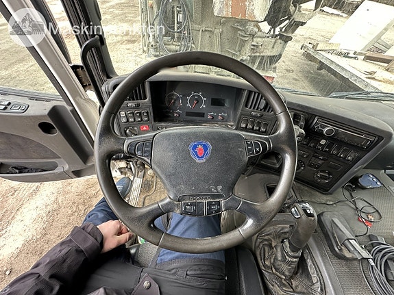 Scania p320 med en schwing Betongpump 23 of 27