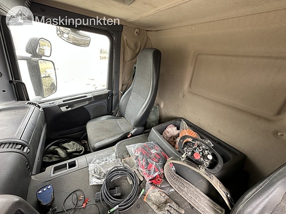 Scania p320 med en schwing Betongpump 15 of 27