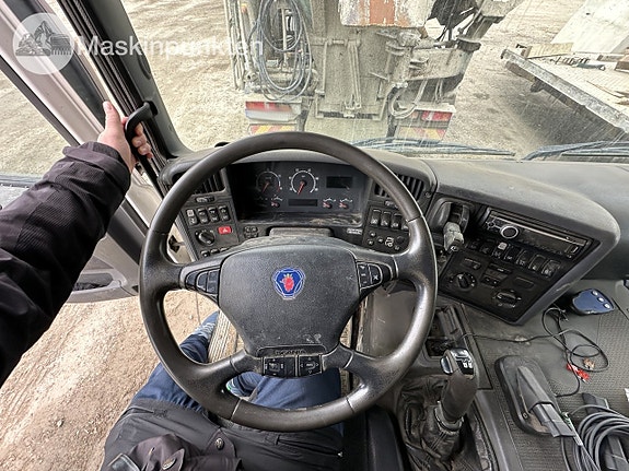 Scania p320 med en schwing Betongpump 18 of 27