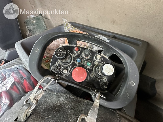 Scania p320 med en schwing Betongpump 24 of 27