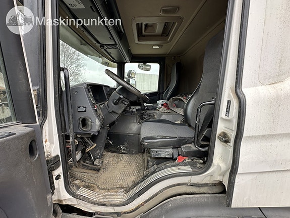 Scania p320 med en schwing Betongpump 9 of 27