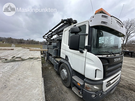 Scania p320 med en schwing Betongpump 3 of 27