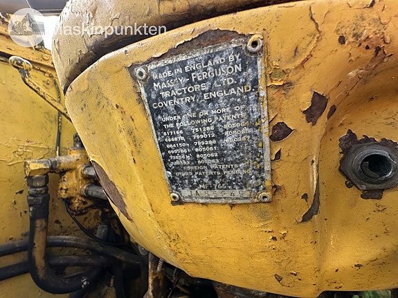 Traktorgrävare Massey ferguson 9 of 27