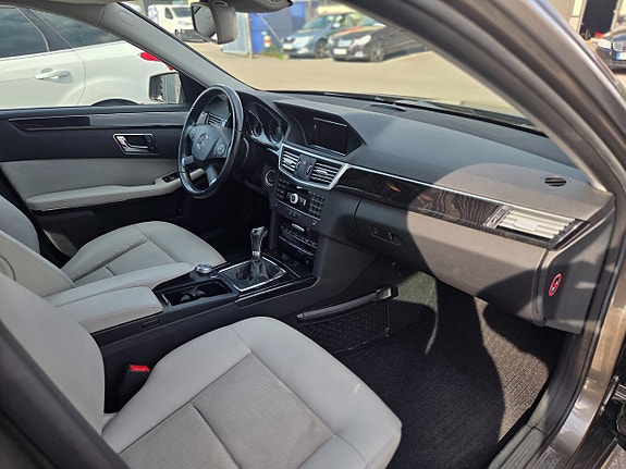 Mercedes-Benz E220 5 of 5