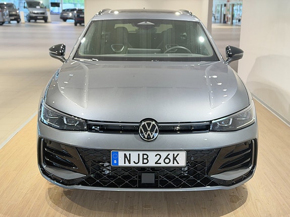 Volkswagen Passat 2 of 5