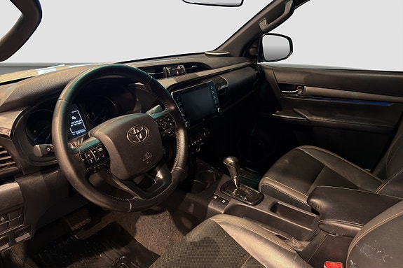 Toyota HiLux 14 of 29