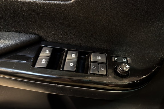 Toyota HiLux 17 of 29