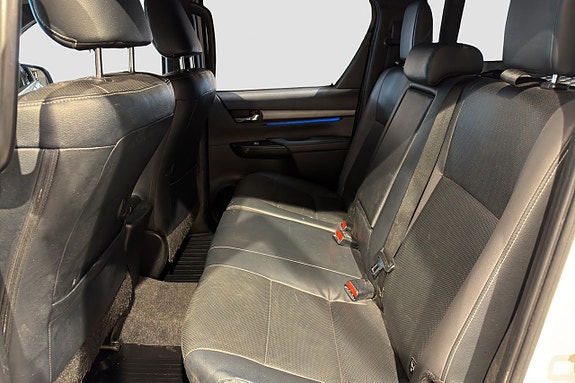 Toyota HiLux 9 of 29