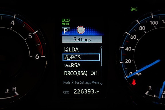 Toyota HiLux 24 of 29