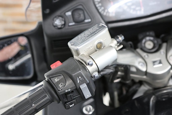 Honda ST 1300 A 7 of 11