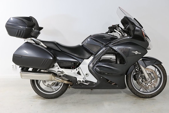 Honda ST 1300 A 2 of 11
