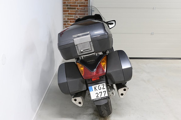 Honda ST 1300 A 6 of 11
