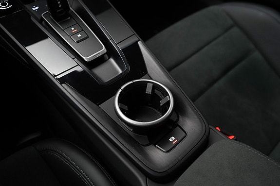 Porsche 911 Carrera 4 GTS 18 of 28
